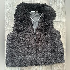 NWOT-Woman’s size L Amanda Charles Faux Fur Black Vest
